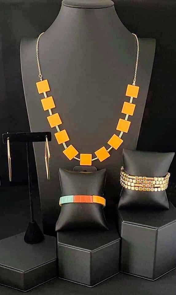 Sunset Sightings Gold Paparazzi Fashion Fix Set All Eyes On U Jewelry